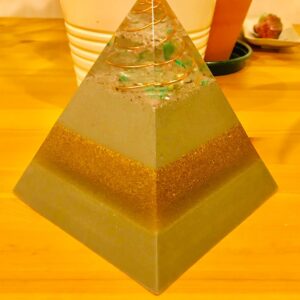 Pirâmide Orgonite